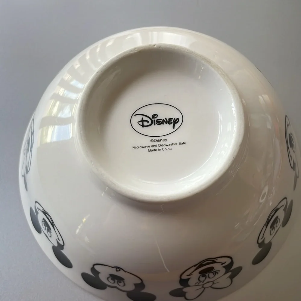 Disney Mickey & Minnie Mouse Ceramic Bowl Cereal Soup Salad Black & White +
Red - Picture 2 of 5